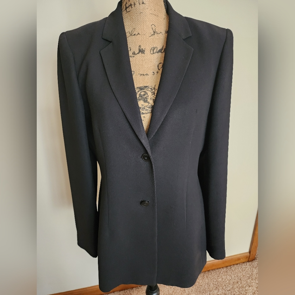 Casual Corner Collectibles Woman's Black Lined Blazer. Size 8